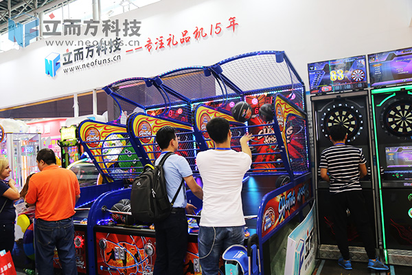 立而方電子飛鏢機