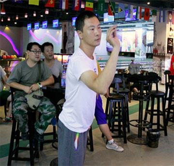 酒吧以及俱樂部等地方如何運用飛鏢機這款產品帶動消費？