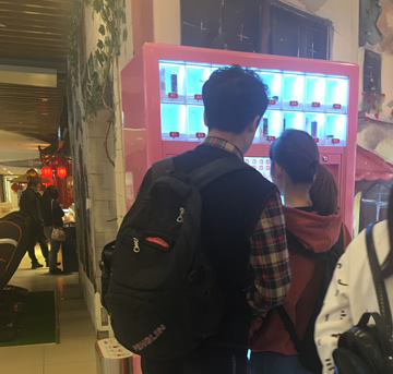 口紅機能顛覆傳統的娃娃機行業嗎