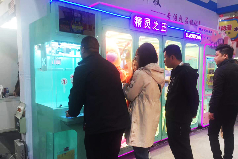 立而方精靈之王剪刀禮品機(jī)