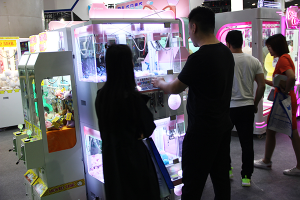 立而方四人娃娃機
