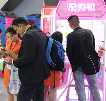 娃娃機(jī)多少錢(qián)一臺(tái)？想入行娃娃機(jī)的坑，先想清楚下面幾點(diǎn)！-立而方