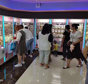 抓娃娃游戲機回本速度很快，只要人流量給力，基本上躺著賺錢