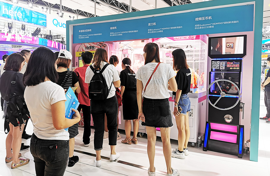 立而方電信展娃娃機