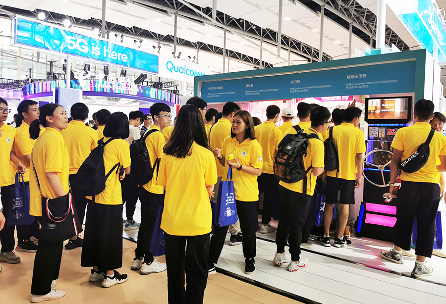 立而方電信展娃娃機