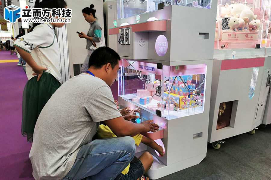 立而方四人娃娃機(jī)