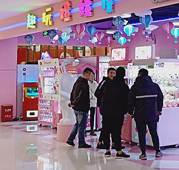 娃娃機的發展歷程：為什么娃娃機里邊只放著毛絨玩具？—立而方資訊