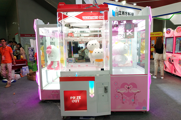 大型剪刀<a href='/wwj.htm' class='keys' title='點擊查看關于娃娃機的相關信息' target='_blank'>娃娃機</a>