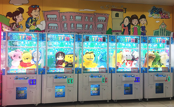 無人剪刀娃娃機經營店